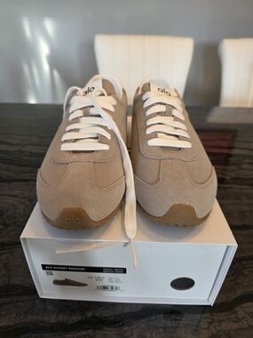 ALO Yoga Women's Sunset Suede Sneaker in Gravel Sz 10